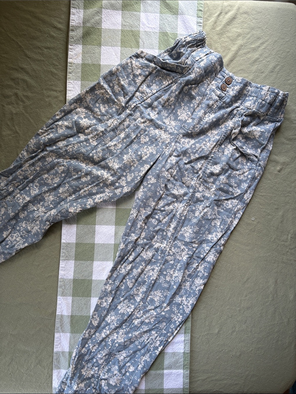 SO Linen Women's Straight Leg Floral Pants in Light Blue and White